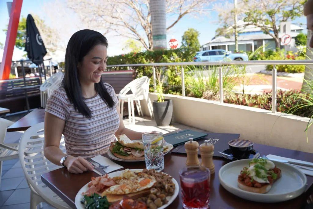 Italian Wine, Cocktails & A Lively Bar Experience